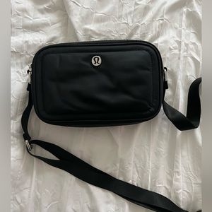 Lululemon crossbody camera bag 2L | Black